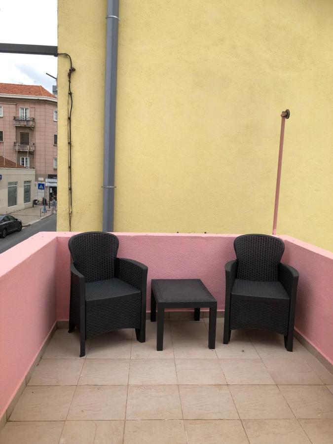Family Home- Lisboa วีลาฟรังกา เด ชีรา ภายนอก รูปภาพ